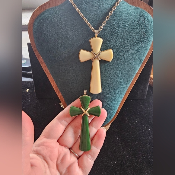 Vintage Avon Lucite Cross Necklace - Picture 2 of 8